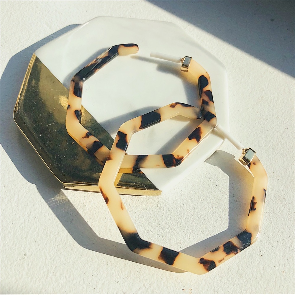 Restock⭐️ Devri Blonde Tortoise Hoop Earrings - Picture 4 of 7